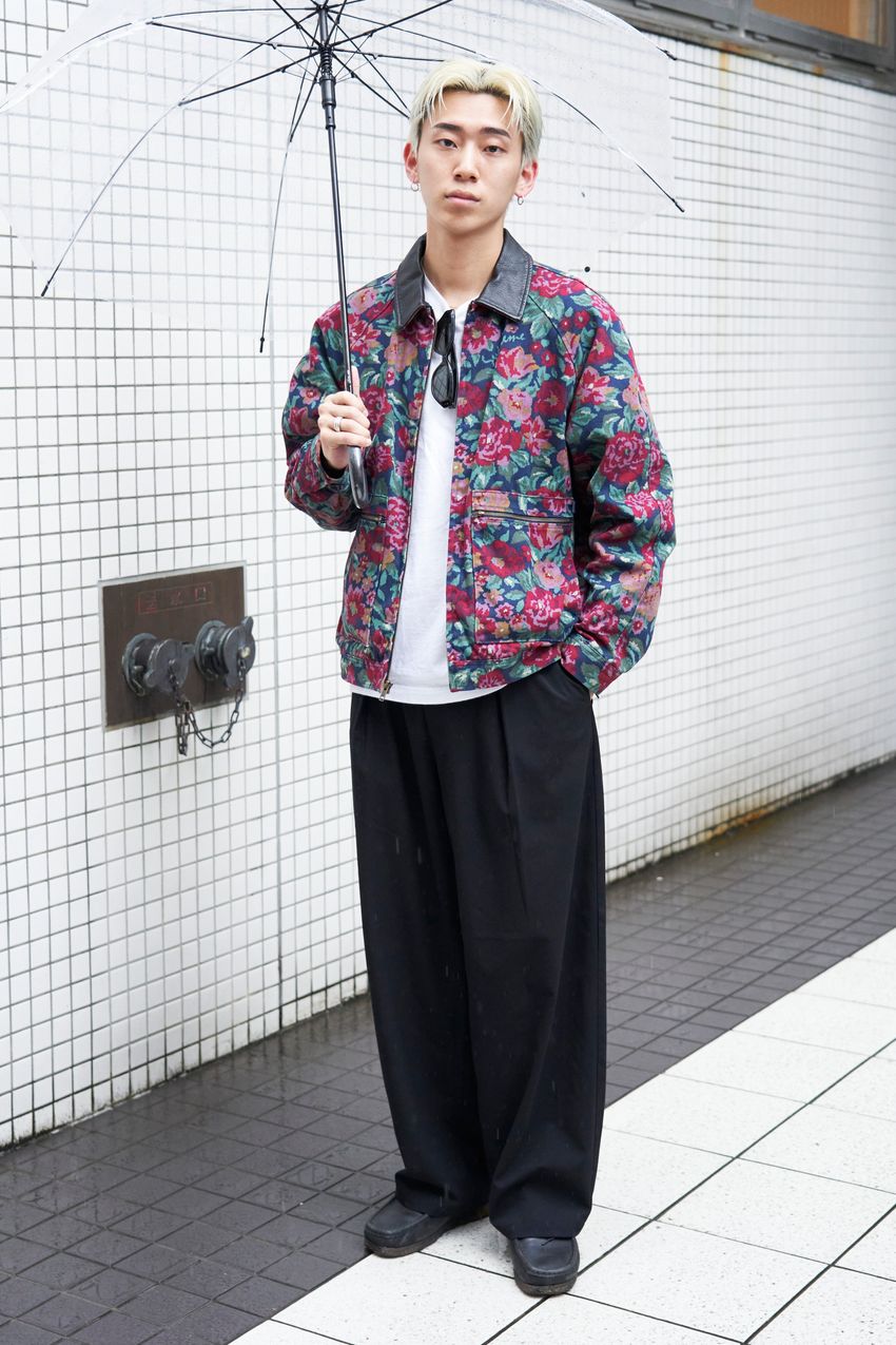 洒落たパンツ、ブランドを聞いたら「ユニクロ」だった！ 街角の最新春スナップ3選 - 2枚目の画像