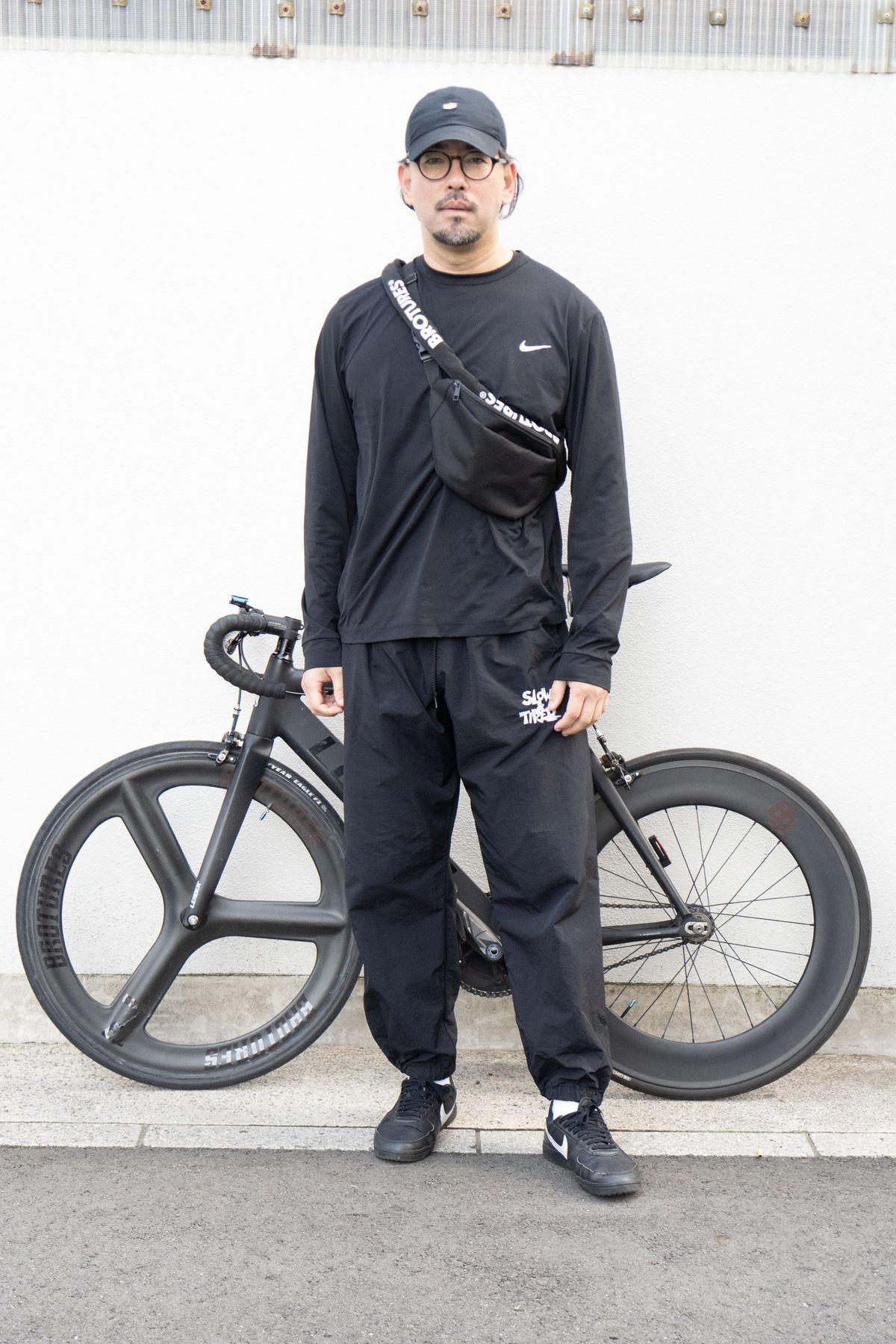 カットソー、シューズ、帽子＝すべてナイキ