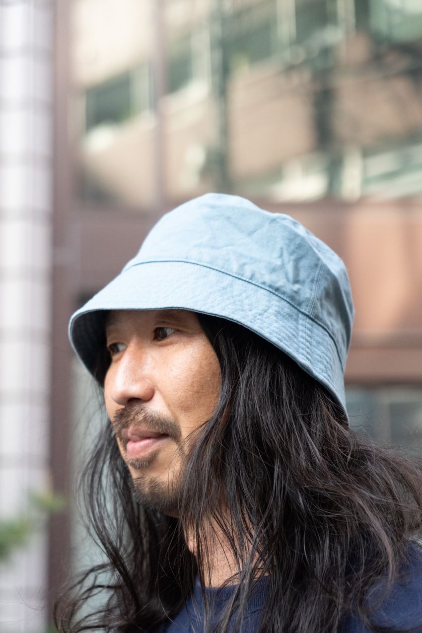 「GAP」のトップス使いが巧みな三銃士を街角で発見！愛用品はロンT、スウェット、シャツ - 7枚目の画像