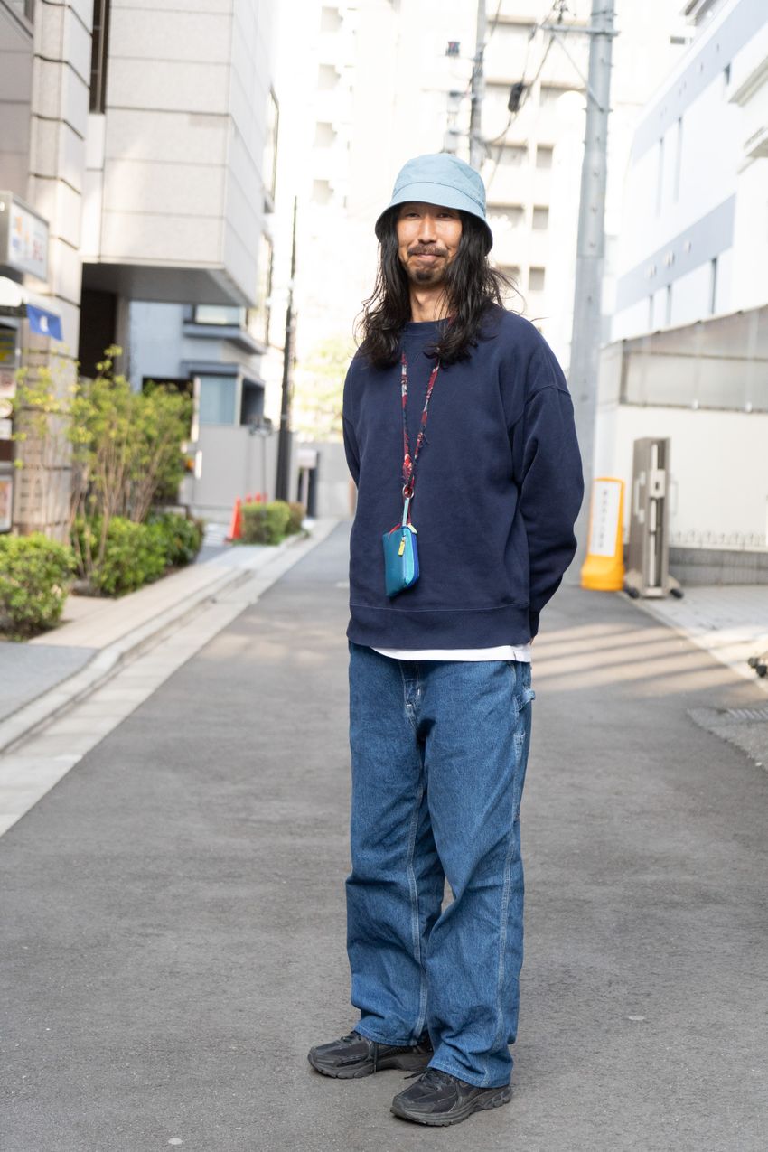 「GAP」のトップス使いが巧みな三銃士を街角で発見！愛用品はロンT、スウェット、シャツ - 6枚目の画像