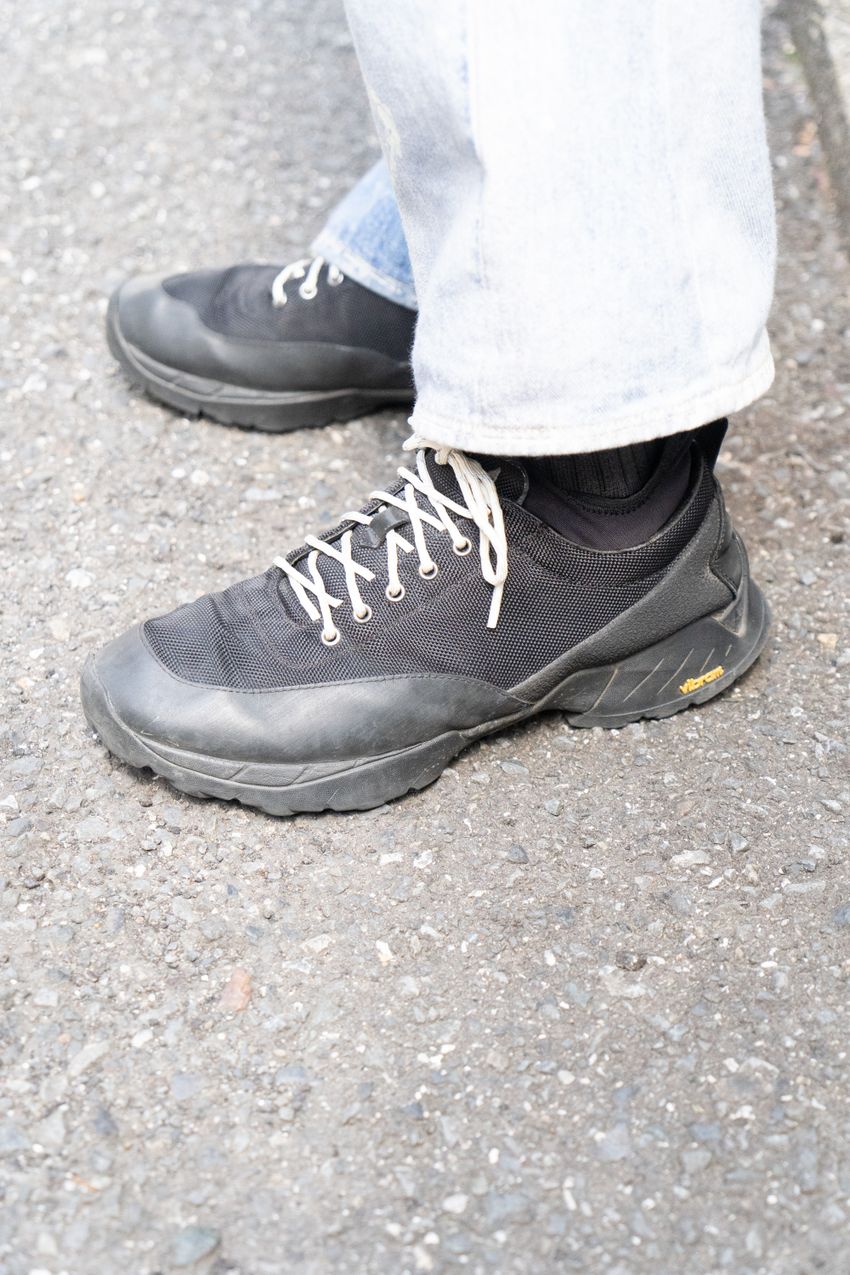 デニム、スウェットetc.今季もみんな「青」が好き！4月の街で見つけたブルーコーデ3選 - 7枚目の画像