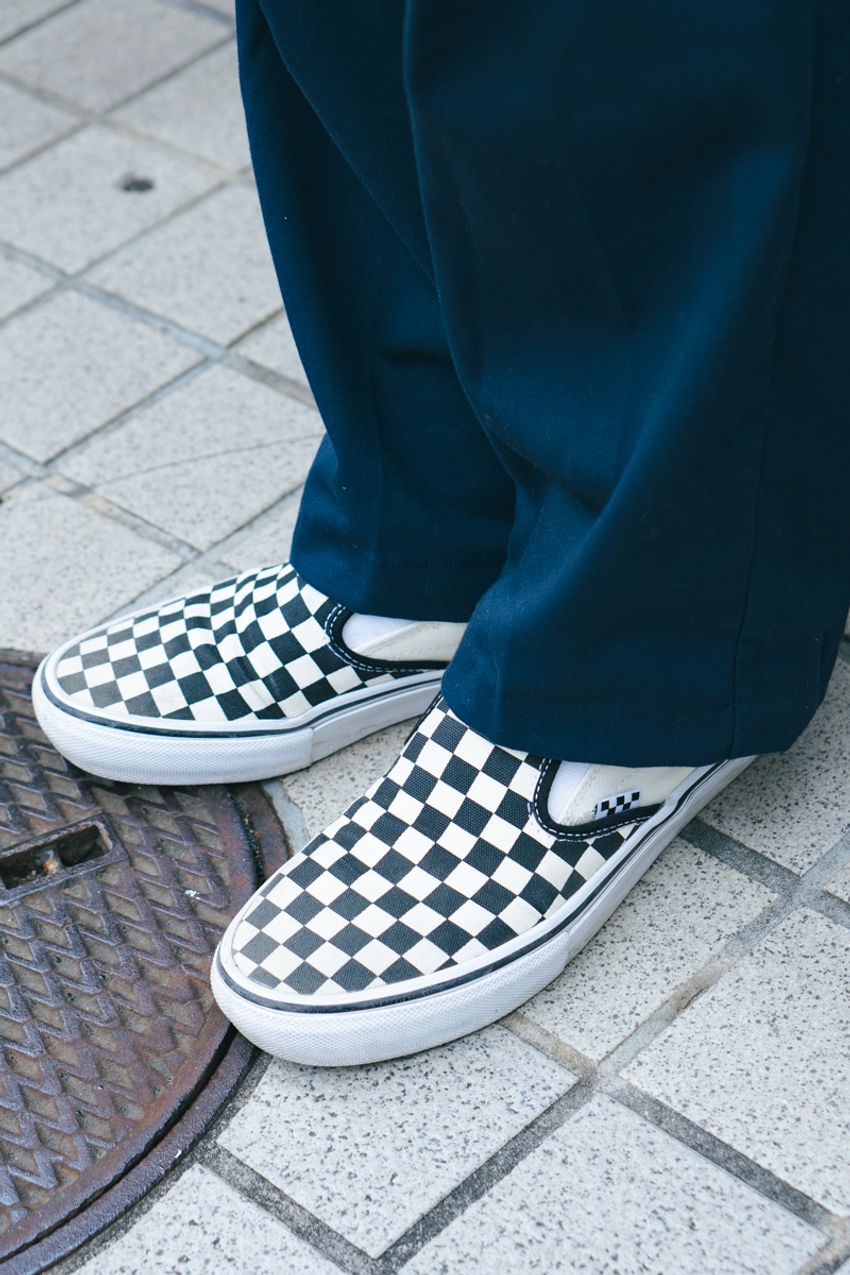 デニム、スウェットetc.今季もみんな「青」が好き！4月の街で見つけたブルーコーデ3選 - 3枚目の画像