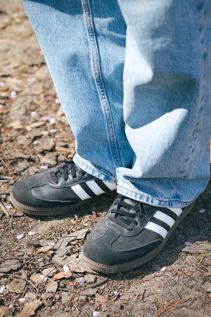 30、40代のユニクロデニムをスナップで。薄色、濃紺etc.大人コーデに取り入れた3人の洒落者たち - 3枚目の画像