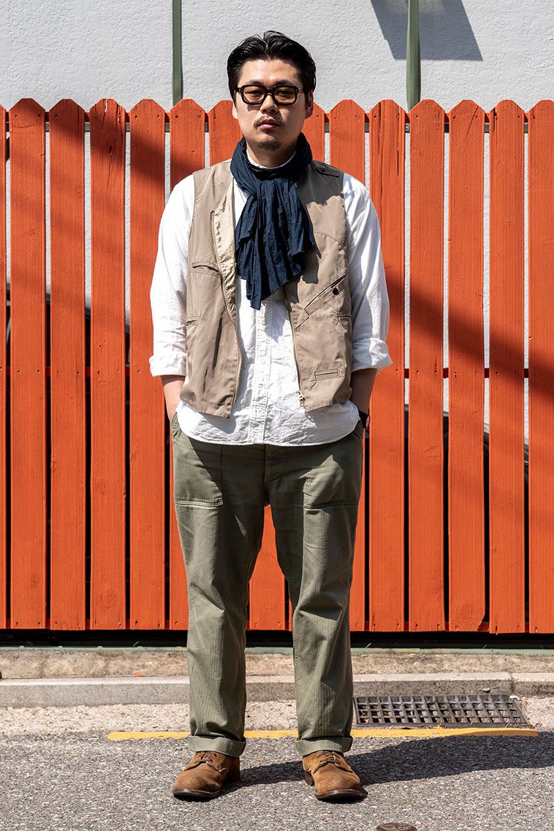 シャツ ポストオーバーオールズ  ベスト ザコロナユーティリティー  パンツ ファティーグスラックス  シューズ レッドウィング  眼鏡 レスカ