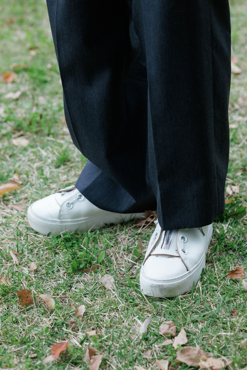 軽装のアクセントに！40代の“大人のキャップコーデ”3選に学ぶ、選びのキモと合わせのコツ - 8枚目の画像