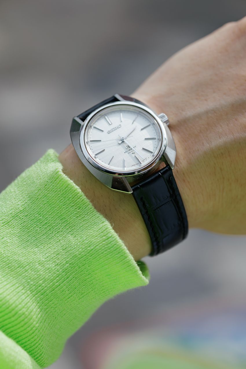 「白シャツ×デニム」の定番コーデに街の人はどんな味付けをした？参考になるテクニック集 - 4枚目の画像