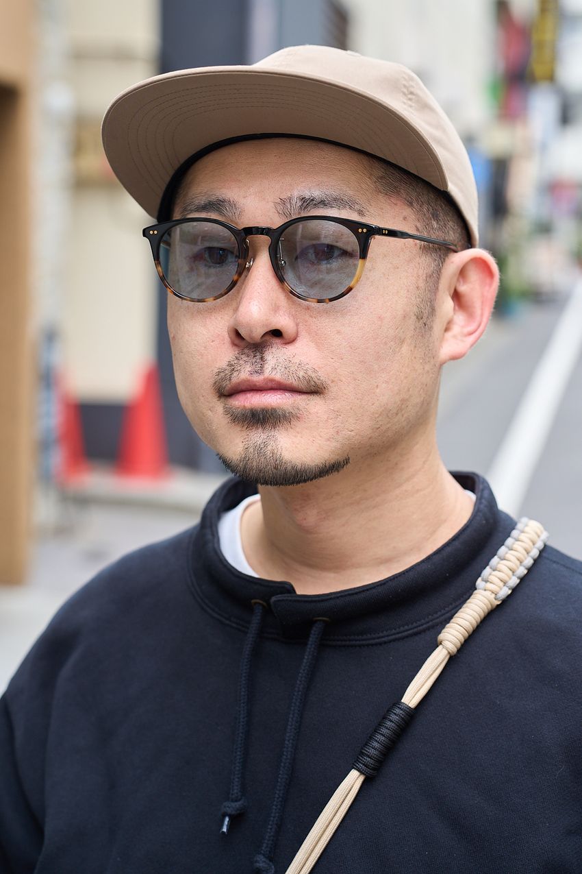 大人のGU活用法を街角スナップで。3名が愛用していたのはデニム、スウェット、そして…… - 3枚目の画像