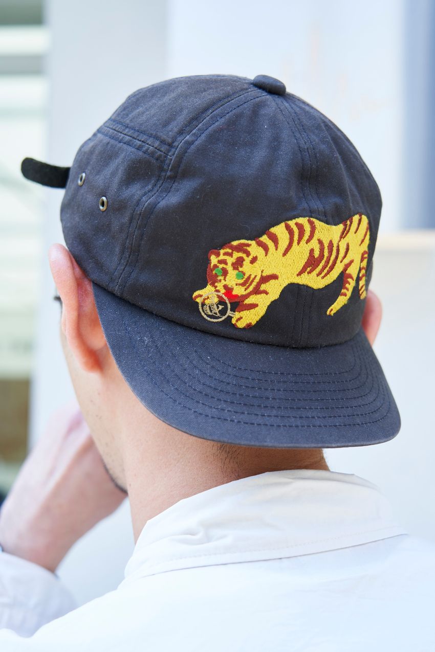 “白シャツ”を使ったこなれシンプルスタイル3選！ デザイン違いで印象がガラリと変わる - 9枚目の画像