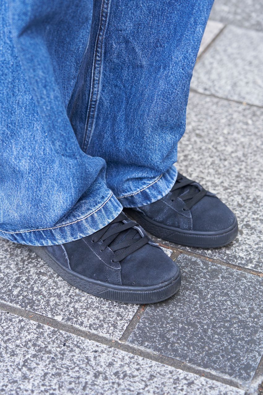 30、40代のユニクロデニムをスナップで。薄色、濃紺etc.大人コーデに取り入れた3人の洒落者たち - 7枚目の画像