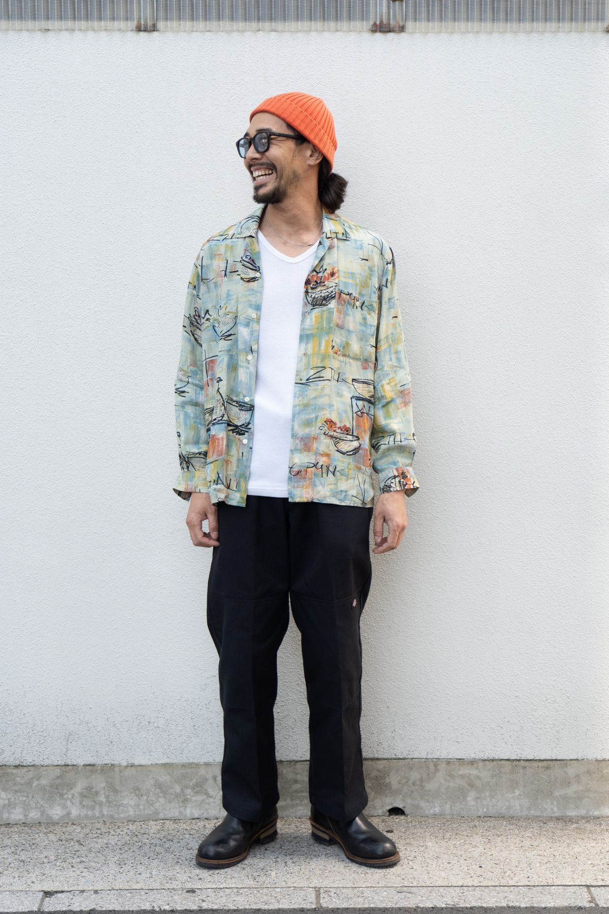 シャツ、カットソー＝ともに古着