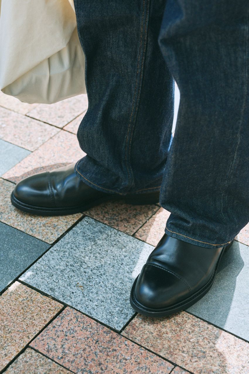 大人のデニムスタイルは“適度に品よく”がキーワード。シャツを駆使して洒落た3人のコーデ集 - 3枚目の画像