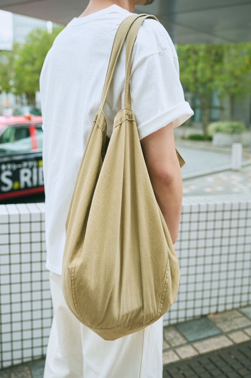 お散歩中にすみません！ 愛犬と過ごす“ご近所コーデ“が素敵な3組をパパラッチ - 7枚目の画像