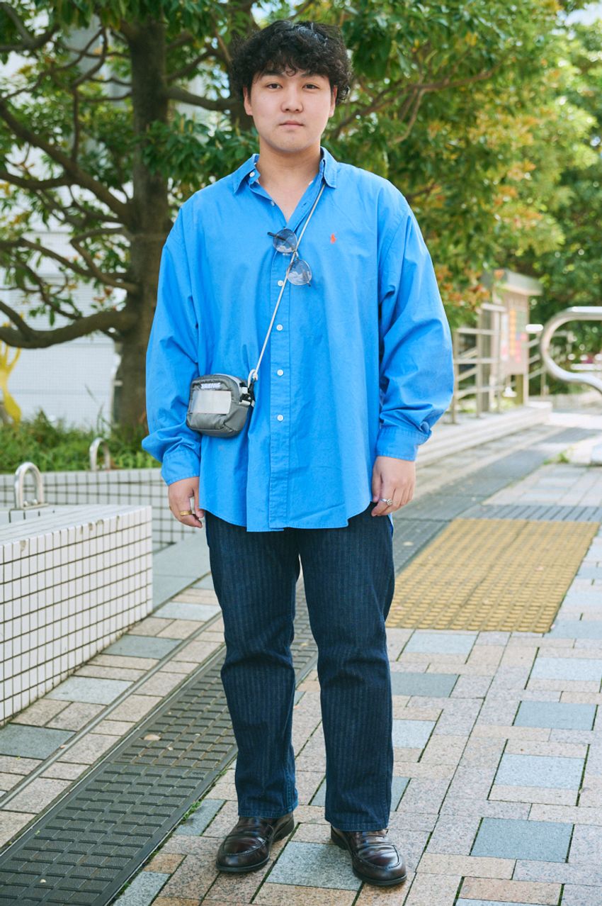 爽やかさ満点の「ブルーシャツ」！サイジングや色合わせで楽しむ街の洒落者3人衆 - 4枚目の画像