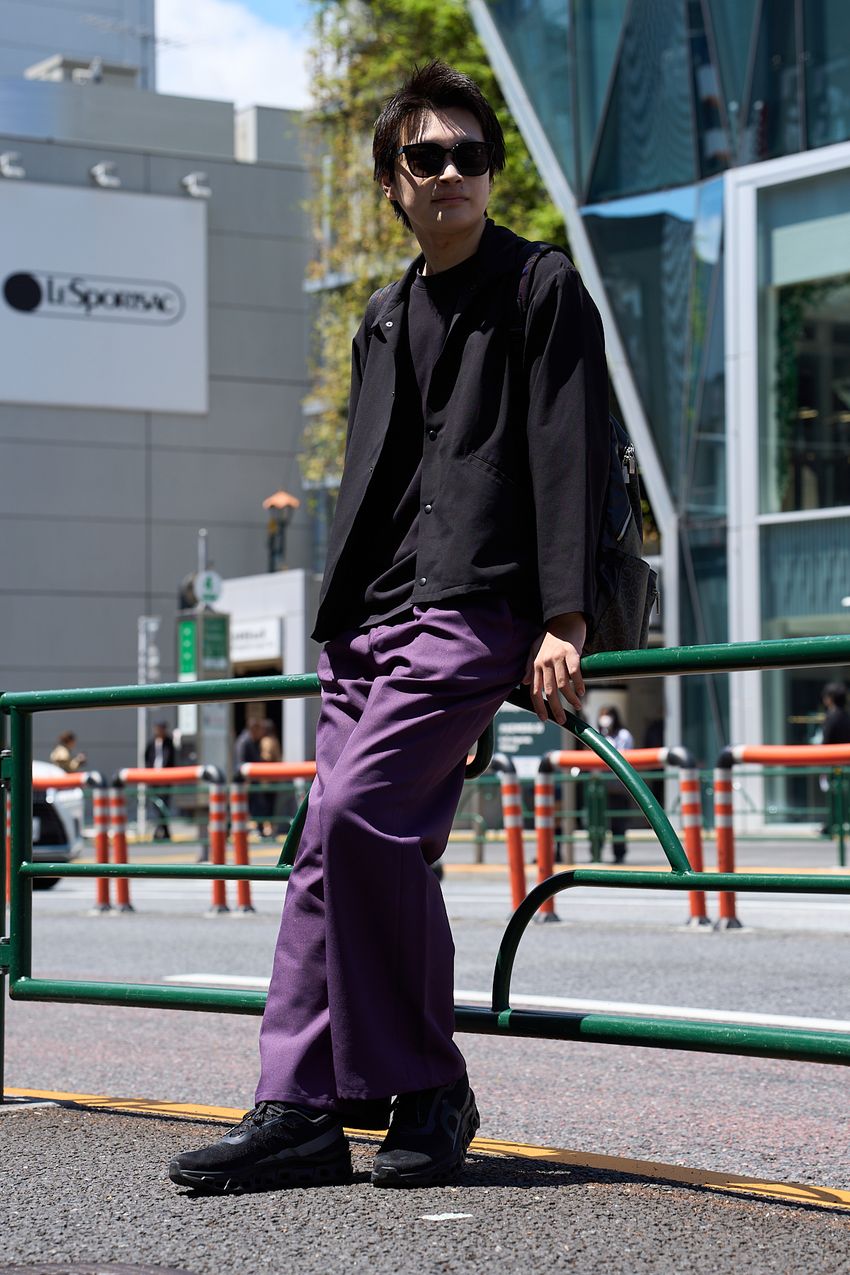 秋こそ着たい「パープル」！街角パパラッチで学ぶ、お洒落上級者たちの賢い取り入れ方 - 7枚目の画像