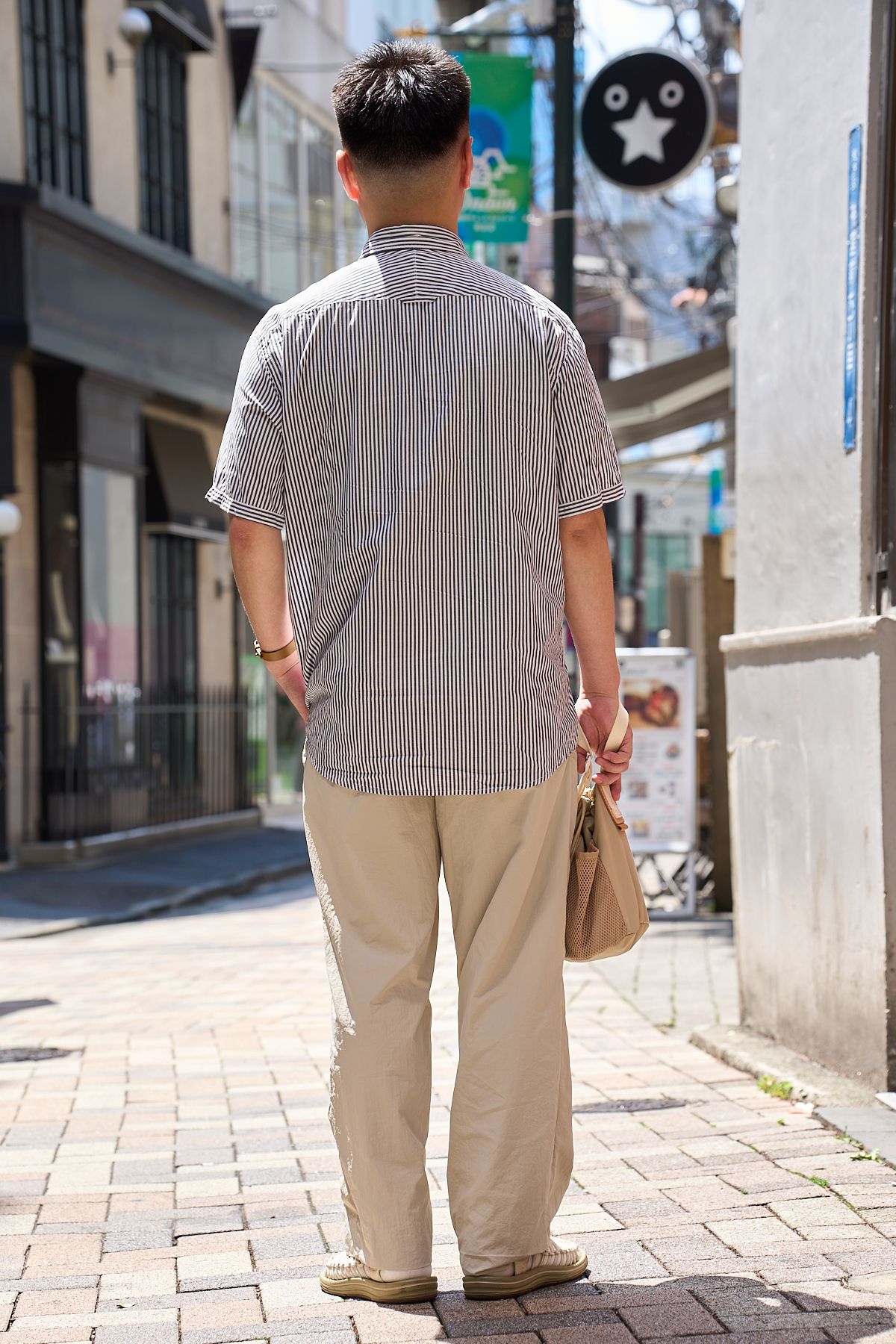 シャツ 不明  パンツ シテン  シューズ キーン  バッグ エンダースキーマ  ブレスレット イルビゾンテ