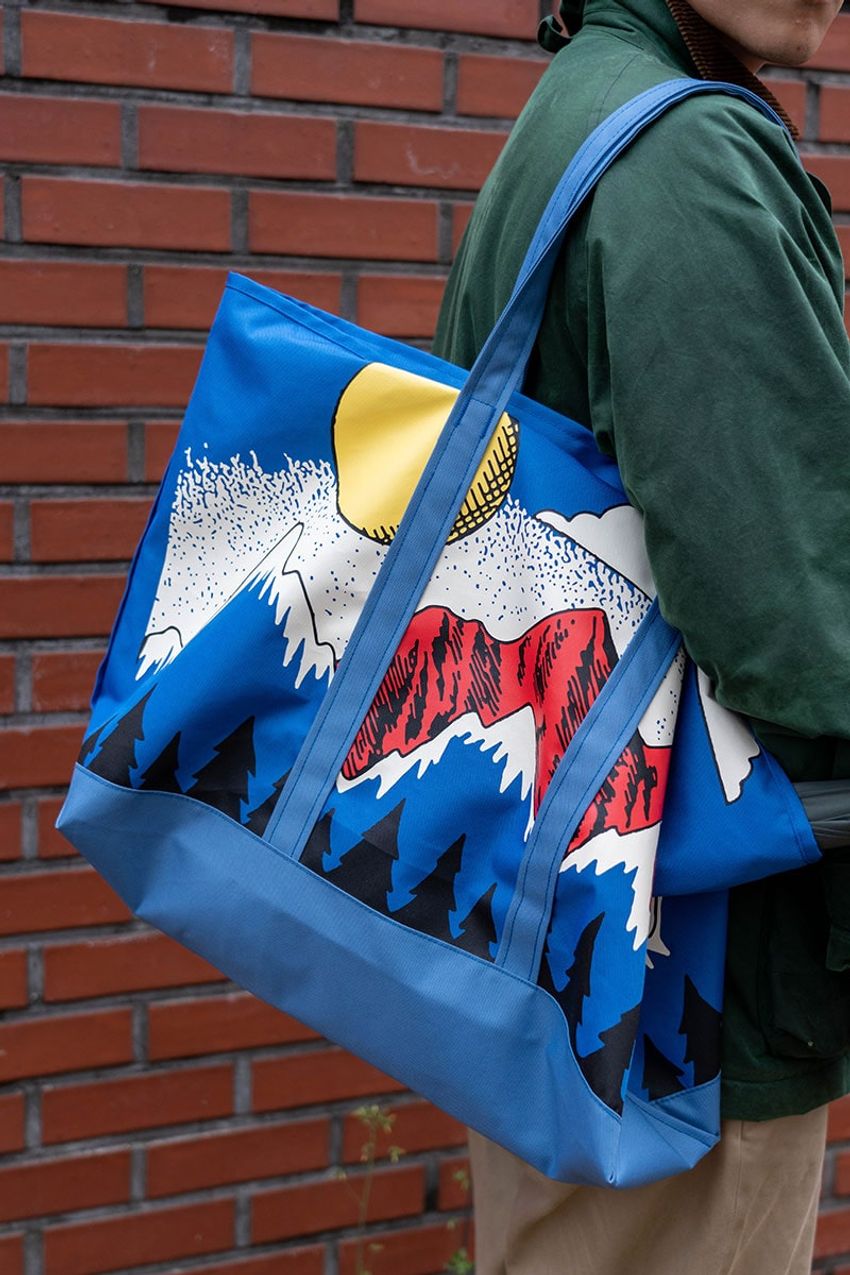 トレンドの“肩掛けバッグ”、街の洒落者たちはどのブランドを使ってる？スナップで調査してみた！ - 7枚目の画像