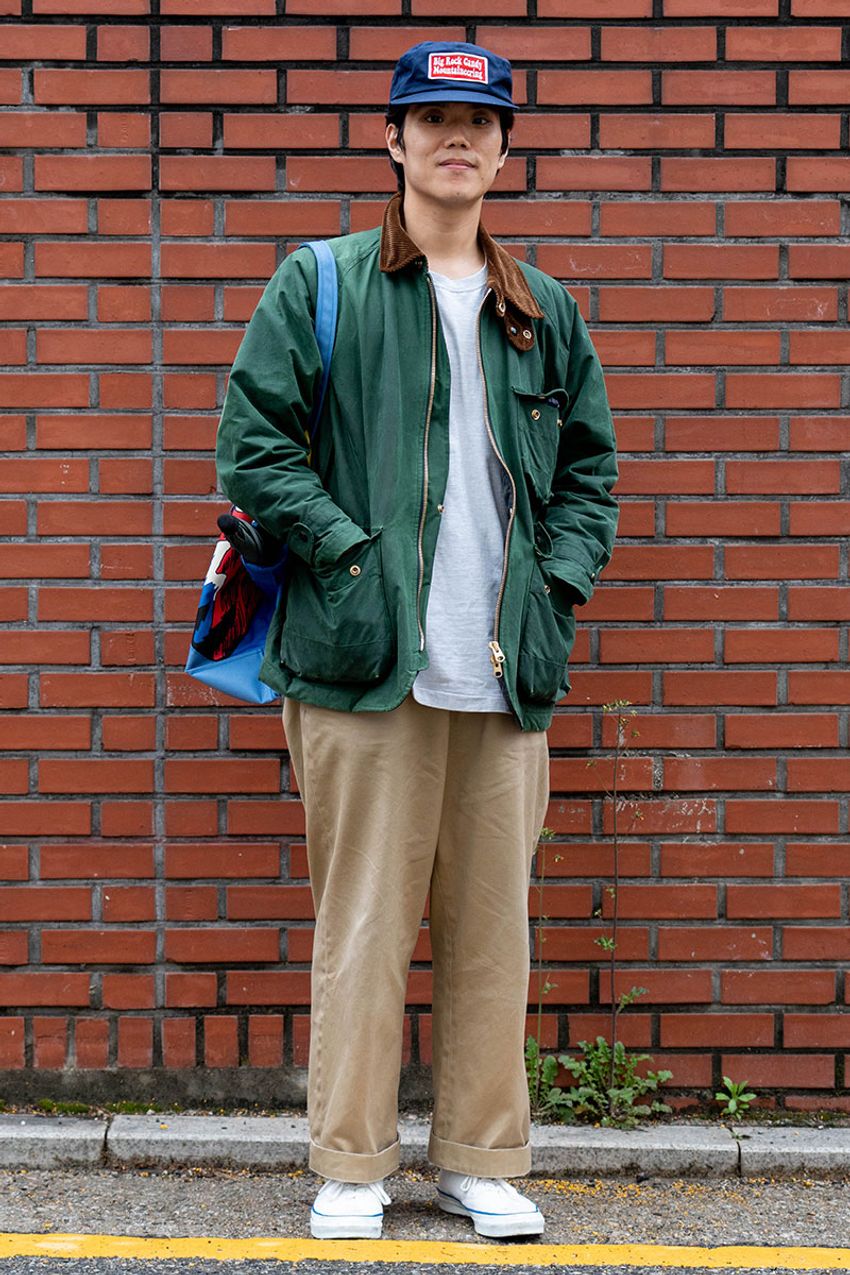 トレンドの“肩掛けバッグ”、街の洒落者たちはどのブランドを使ってる？スナップで調査してみた！ - 6枚目の画像