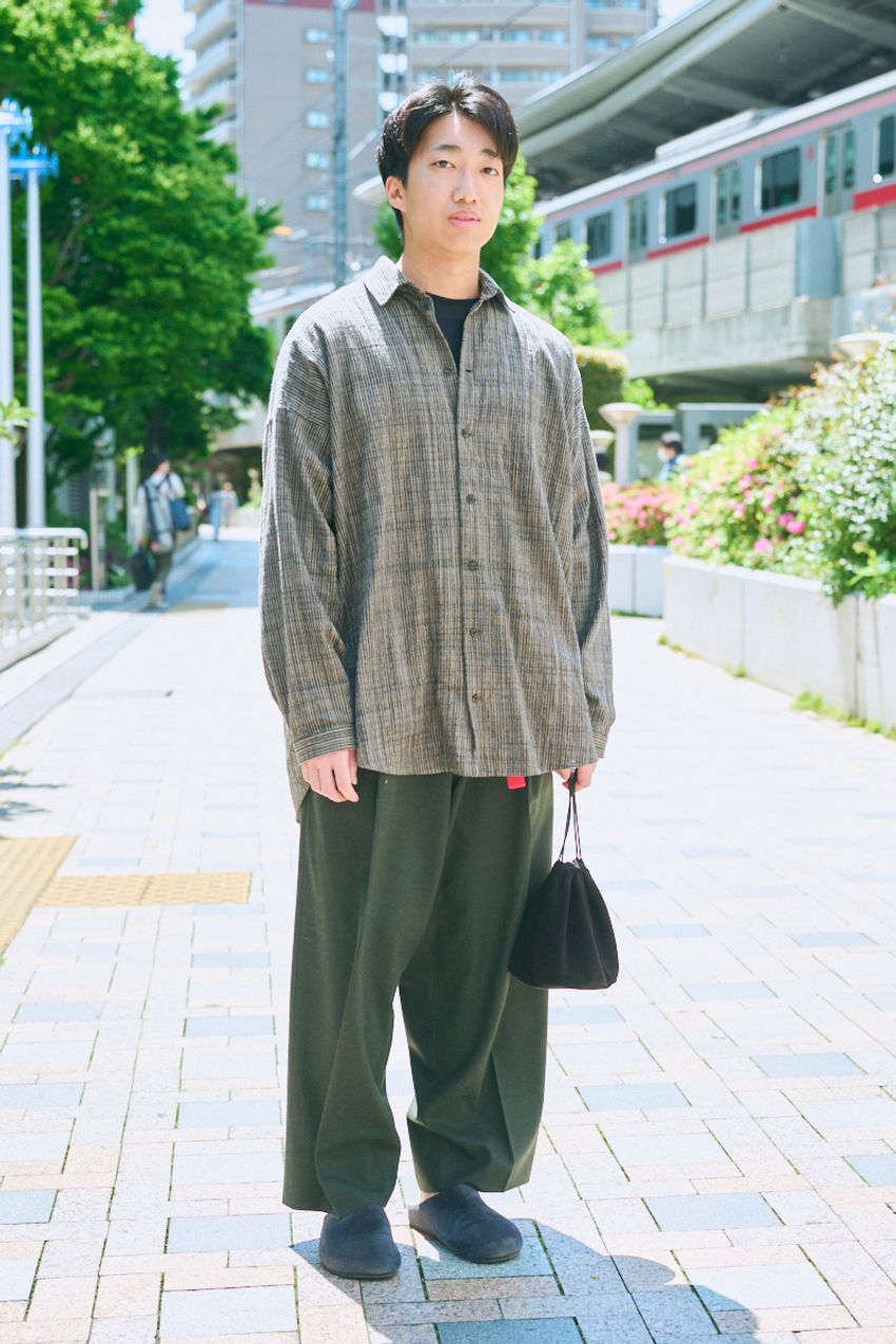 【シャツ編】野暮ったくないオーバーサイズの着こなし方。今すぐ真似たい3人をスナップから選抜！ - 4枚目の画像