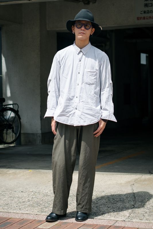 シャツ=ニューターム パンツ=ウェルダー シューズ=メイカーズ 帽子=ハンティズム 眼鏡=ギュパール リング=ヒステリックグラマー