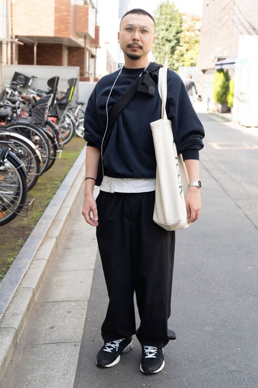 チャンピオン“以外”の選択肢。「無地スウェット」洒落た大人たちが選んだブランドと着こなし - 2枚目の画像