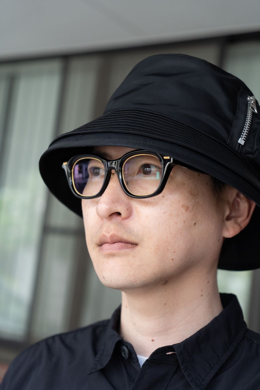 最旬バケットハットスタイルを街角からお届け！リアルに愛用されていたのはデニム素材、ブラックetc. - 4枚目の画像