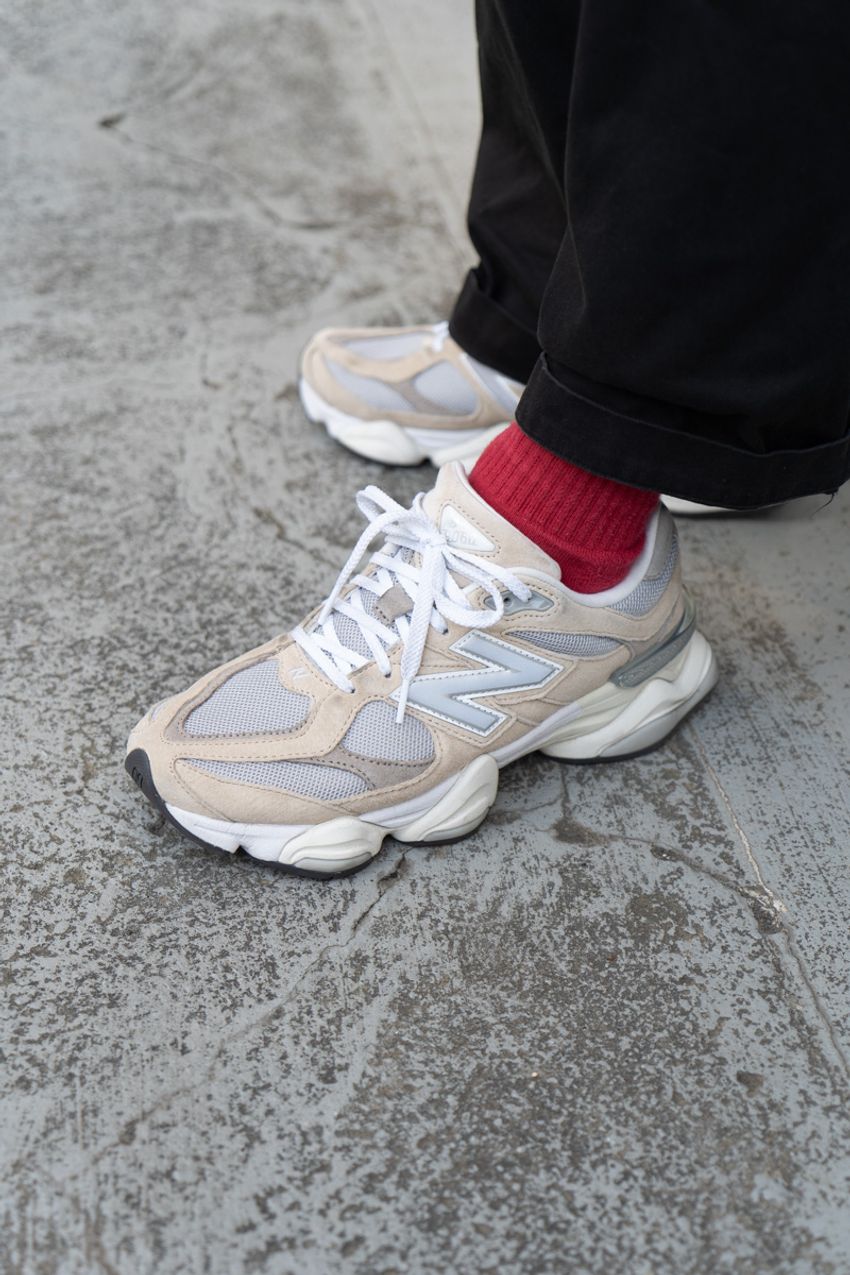 ニューバランスのスニーカーを今の大人はどう履きこなす？シャツ合わせ、デニム合わせetc. - 11枚目の画像