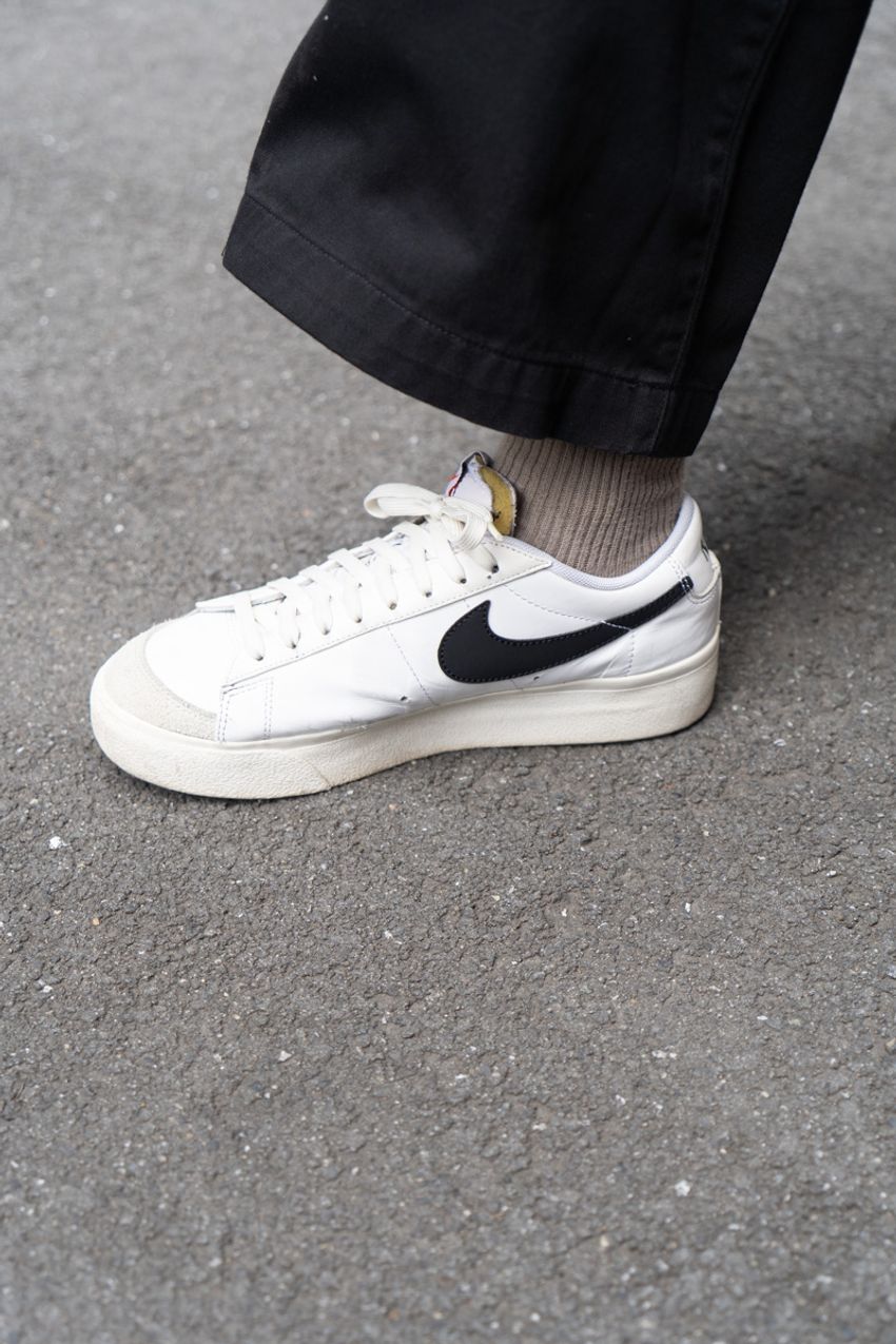 「コーチジャケットは“ブラック”で大人っぽく」が正解！愛用者3名をパパラッチ - 7枚目の画像