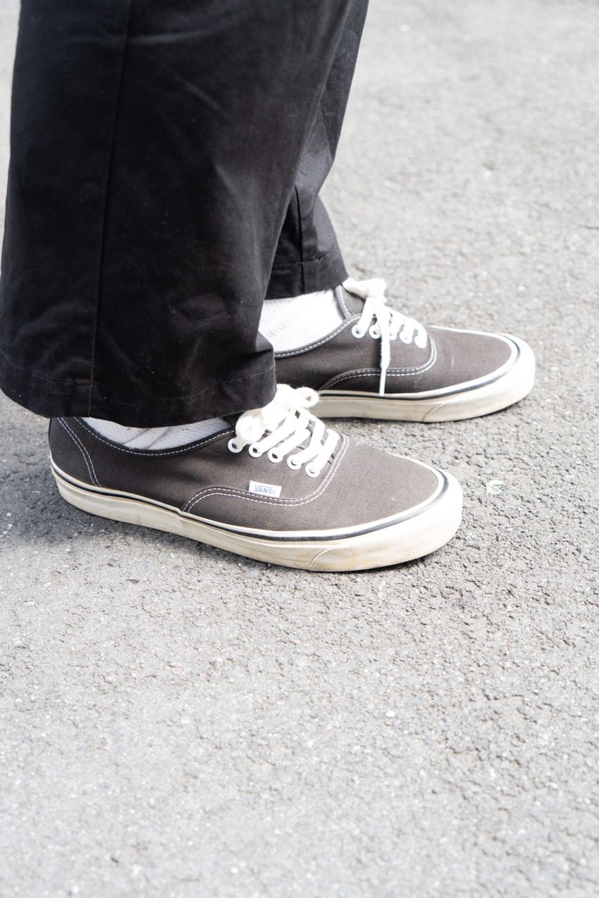 “ローテク”トレンドを牽引するヴァンズ「オーセンティック」！洒落者たちのコーデ例3選 - 2枚目の画像