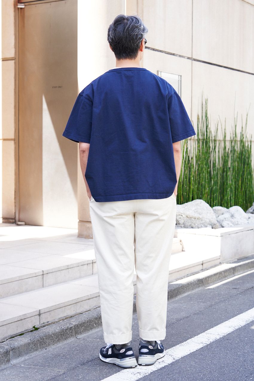 ポイントは緩めなサイジング！“白パンコーデ”の最適解を見出した洒落者3人をスナップで - 2枚目の画像