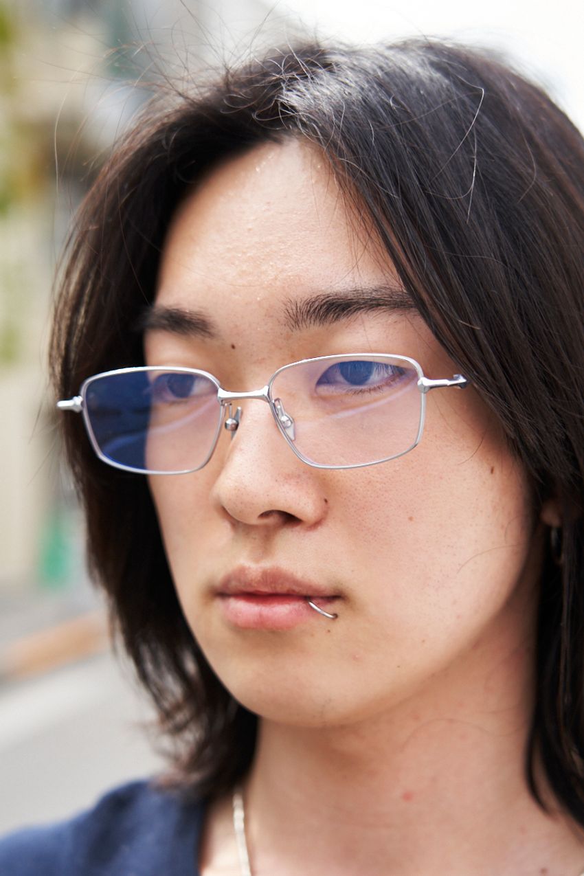 「Tシャツ」に工夫を凝らした着こなしコーデ集。小物使い、パンツのシルエットetc. - 7枚目の画像