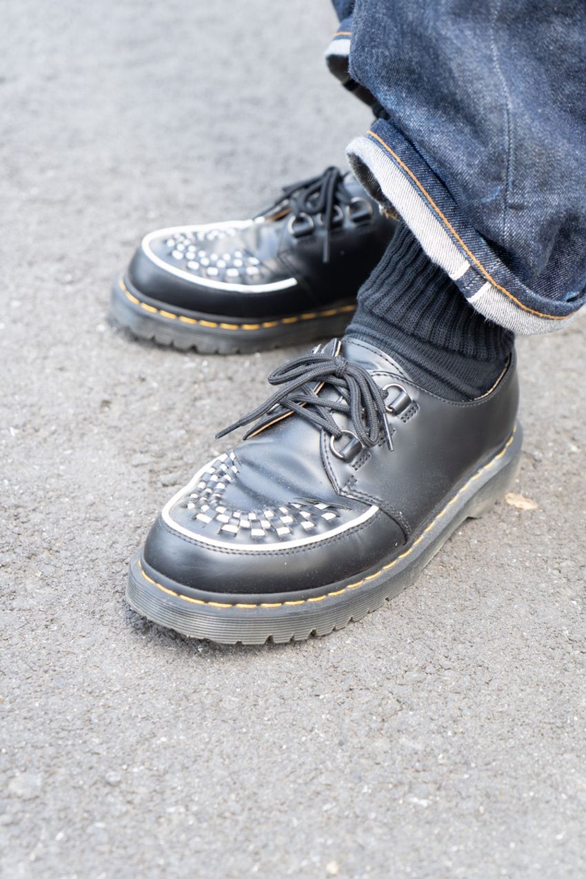 秋こそ着たい「パープル」！街角パパラッチで学ぶ、お洒落上級者たちの賢い取り入れ方 - 6枚目の画像