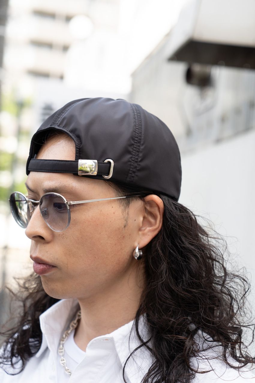 【ジワジワきてる!?】キャップは後ろ被りがキブンな大人たち。お手本になる3好例をスナップで - 9枚目の画像