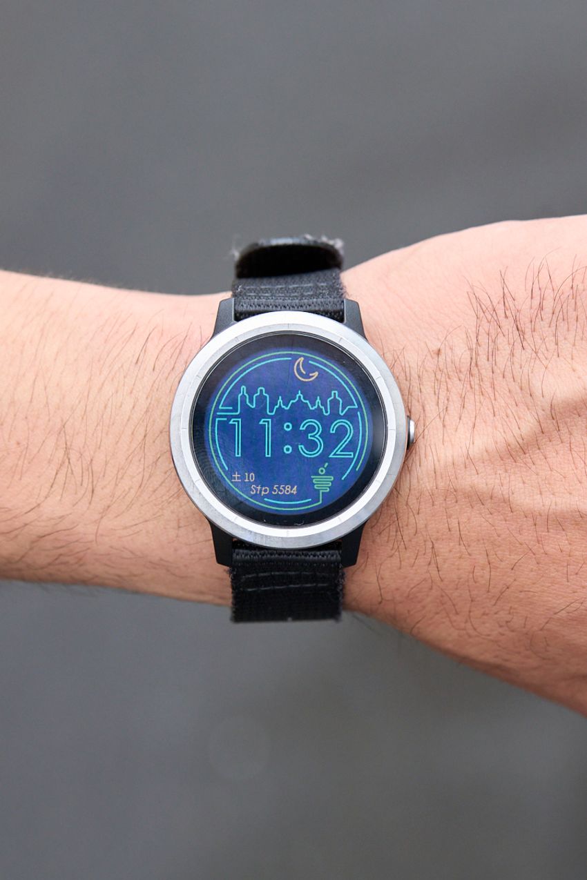 GU、アローズetc.1本は欲しい“黒スラックス”、洒落た大人がリアルに愛用していたのは…… - 4枚目の画像