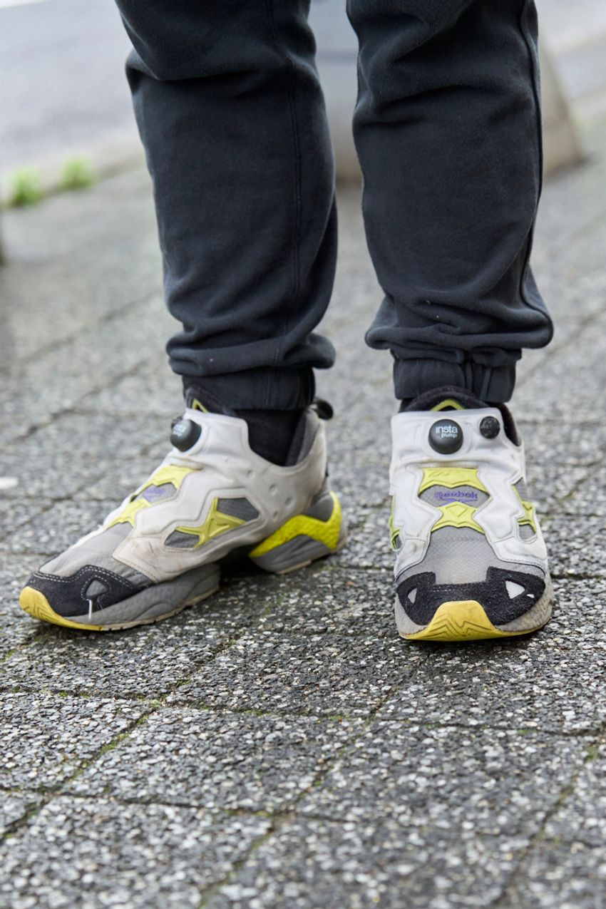 淡いカラーリングの服、どう取り入れるのが正解？ 模範解答を街角スナップで！ - 9枚目の画像
