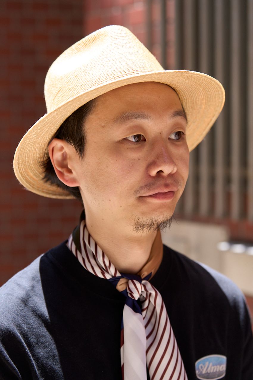 「Tシャツ」に工夫を凝らした着こなしコーデ集。小物使い、パンツのシルエットetc. - 3枚目の画像