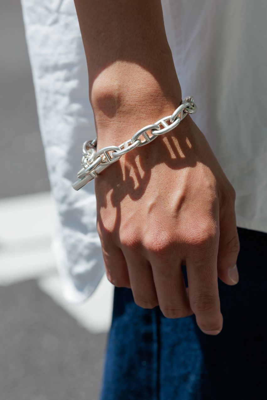 ロレックスとユニクロ、エルメスとチープカシオetc.大人の「ハイ＆ロー」な着こなし上手をスナップ！ - 7枚目の画像