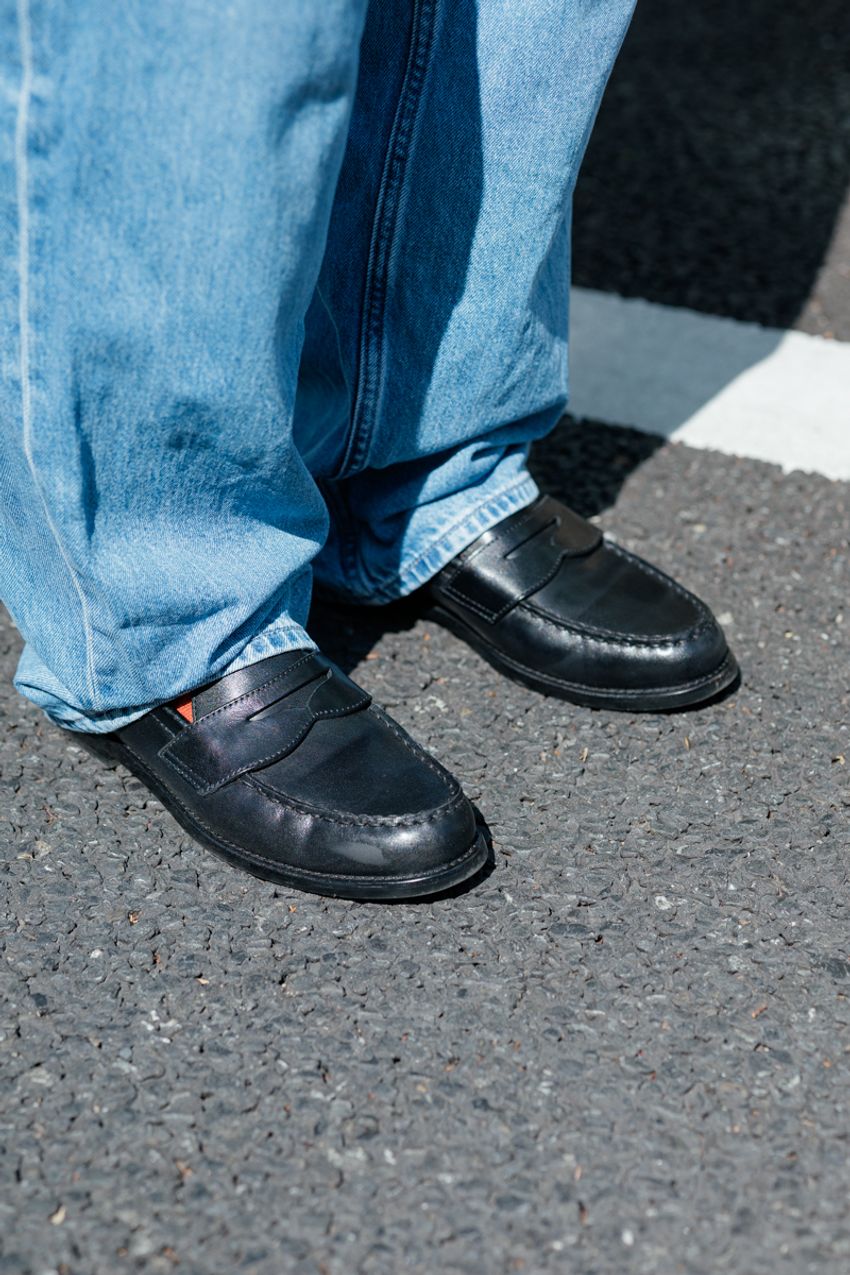 デニムはユニクロを指名！薄色、テーパードetc.洒落た大人の愛用3本をスナップで - 9枚目の画像