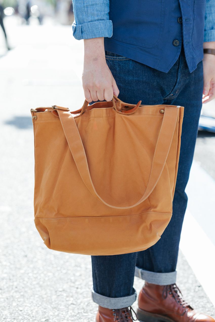 季節感と洒落感がほしいなら“ベスト”が正解！シャツのうえに羽織るだけの簡単コーディネイト3選 - 6枚目の画像