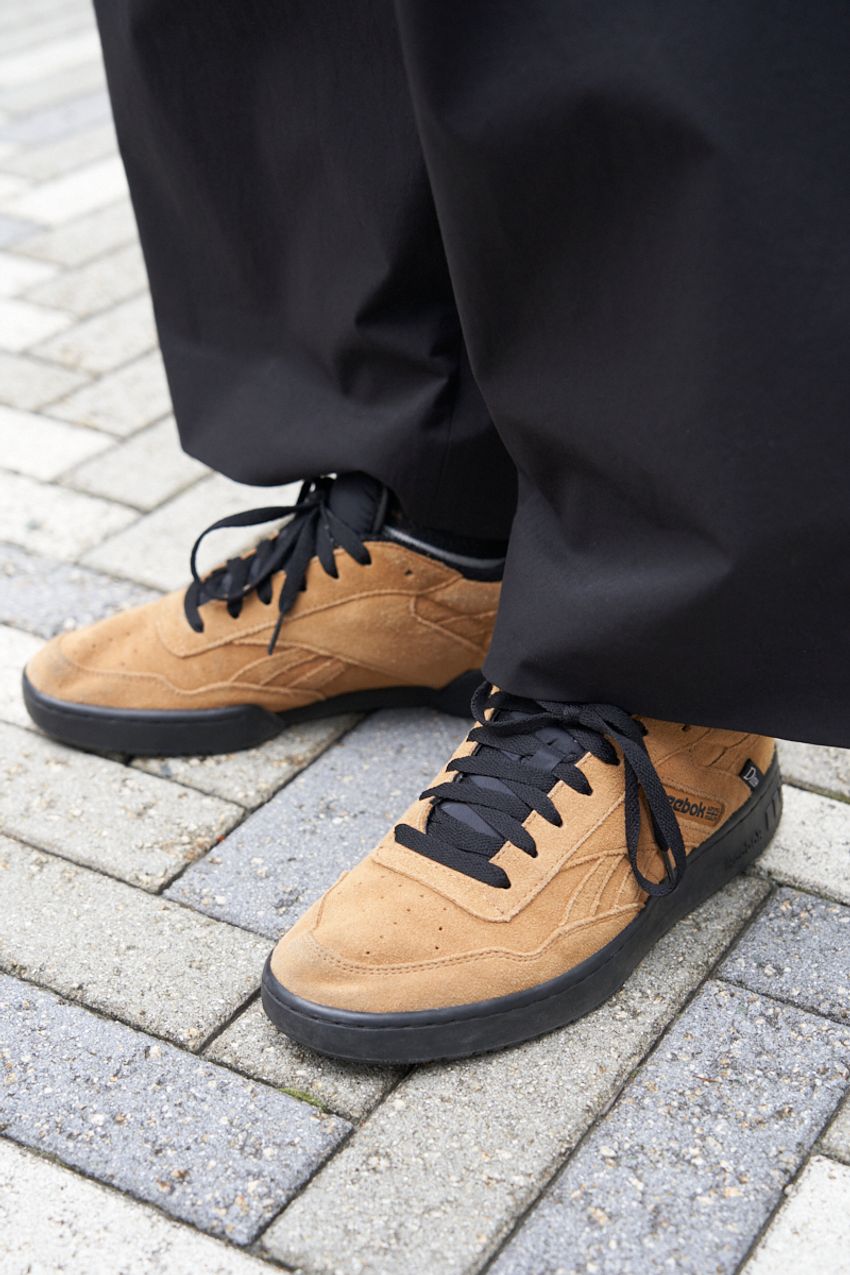 “モノトーンコーデ“がこなれた街角の3人！シンプルなTシャツならやはりビッグサイズがベターか - 3枚目の画像