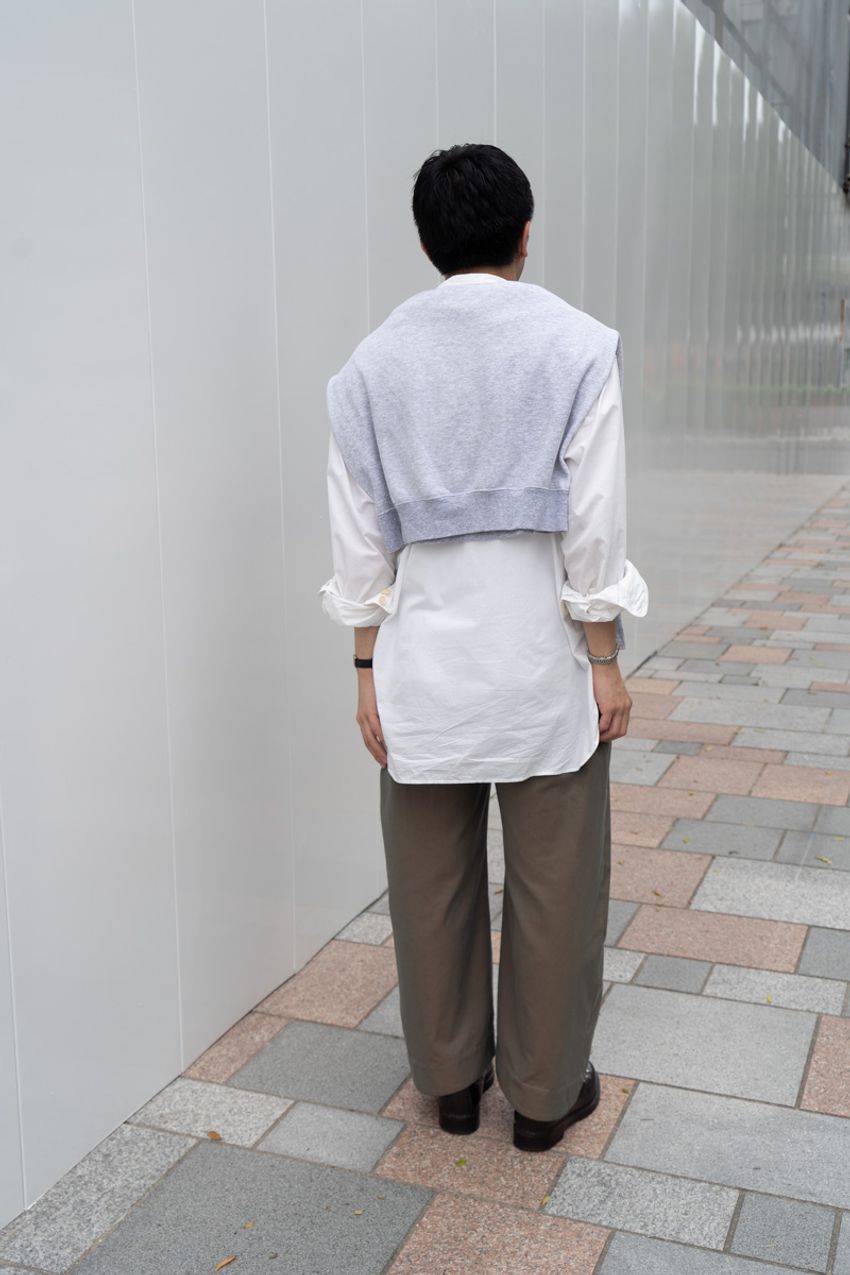 トップス“肩掛け”の正解とは？ 街の洒落者3名の着こなしで検証！ - 9枚目の画像