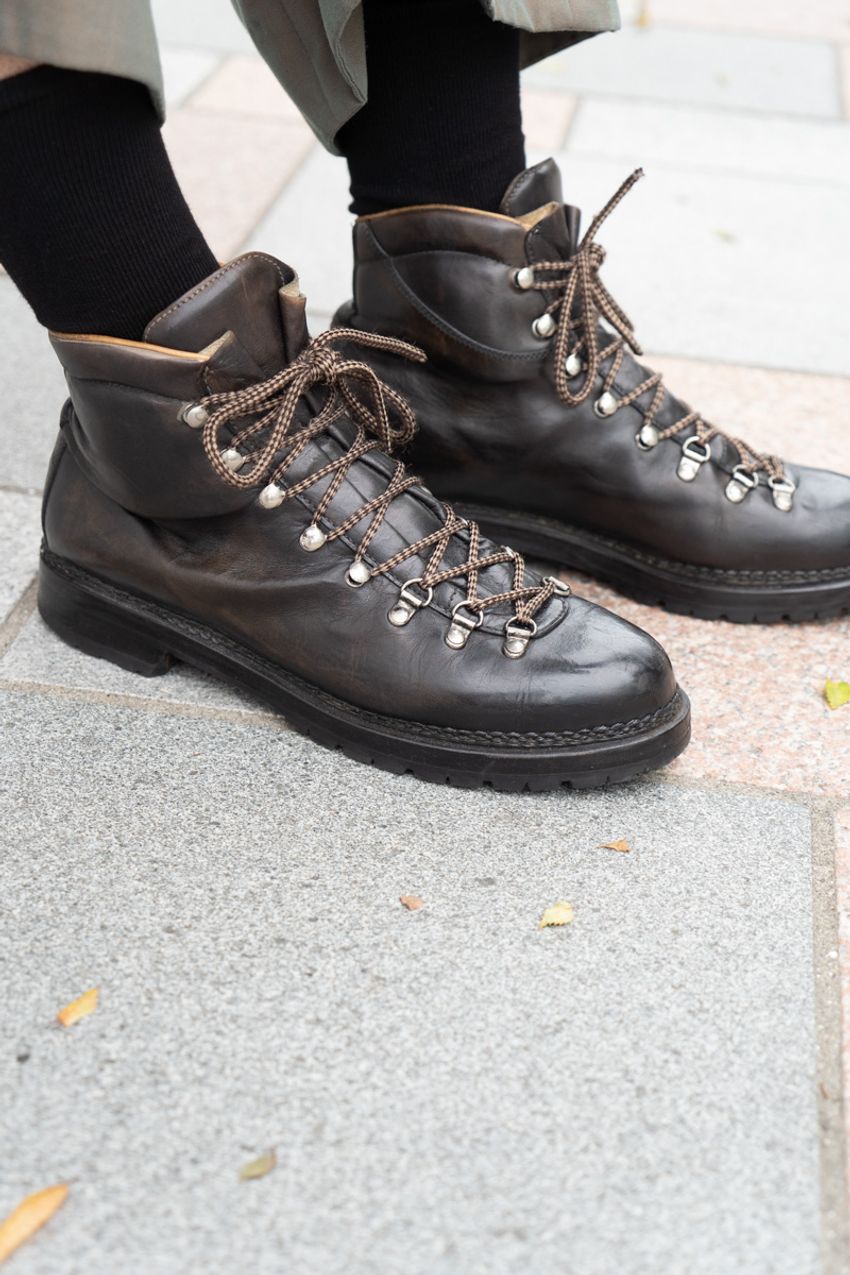 夏の“白シャツ活用術”をスナップで！大人の愛用ブランドはドリス、アーバンリサーチetc. - 6枚目の画像