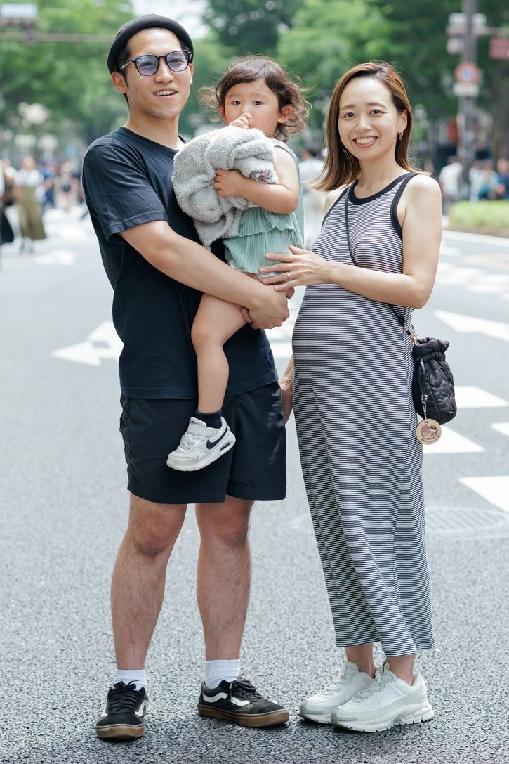 Tシャツ、眼鏡＝ともにエムアンドエムカスタムパフォーマス　パンツ＝不明　シューズ＝ヴァンズ　帽子＝デオサニー　バッグ＝ザノースフェイス