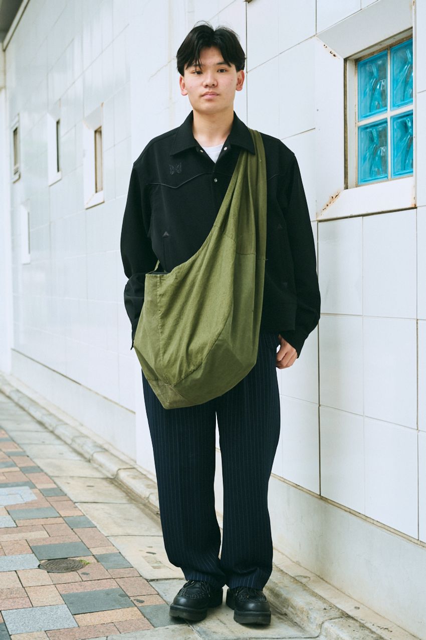「オリーブ」カラーは大人にこそ似合う。3人が装いに馴染ませたアイテムはパンツ、バッグetc. - 10枚目の画像
