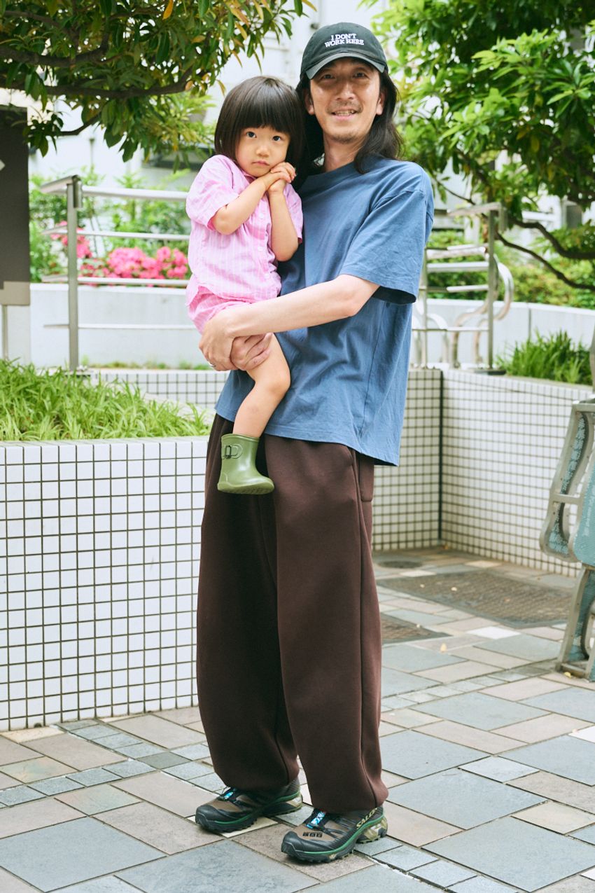 “スタイルある大人たち”の「ユニクロ」コーデ3選を街角スナップで。最高の汎用性を証明！ - 6枚目の画像