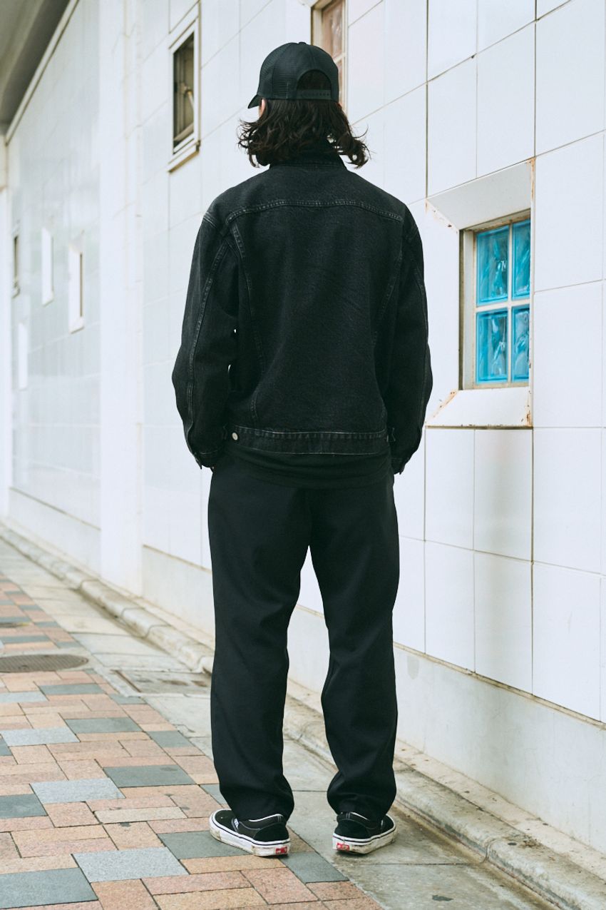 「その黒パンツ、どこのやつ？」に答えてくれた着こなし好例3選！“適度に緩く”が大人に人気 - 7枚目の画像