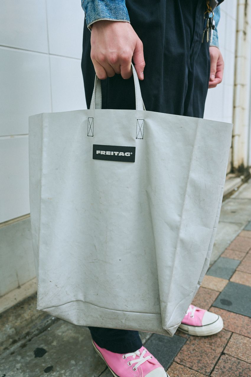 街角スナップで見るリーバイスのGジャンラバーたち。色は「ライトブルー」が正解！ - 3枚目の画像