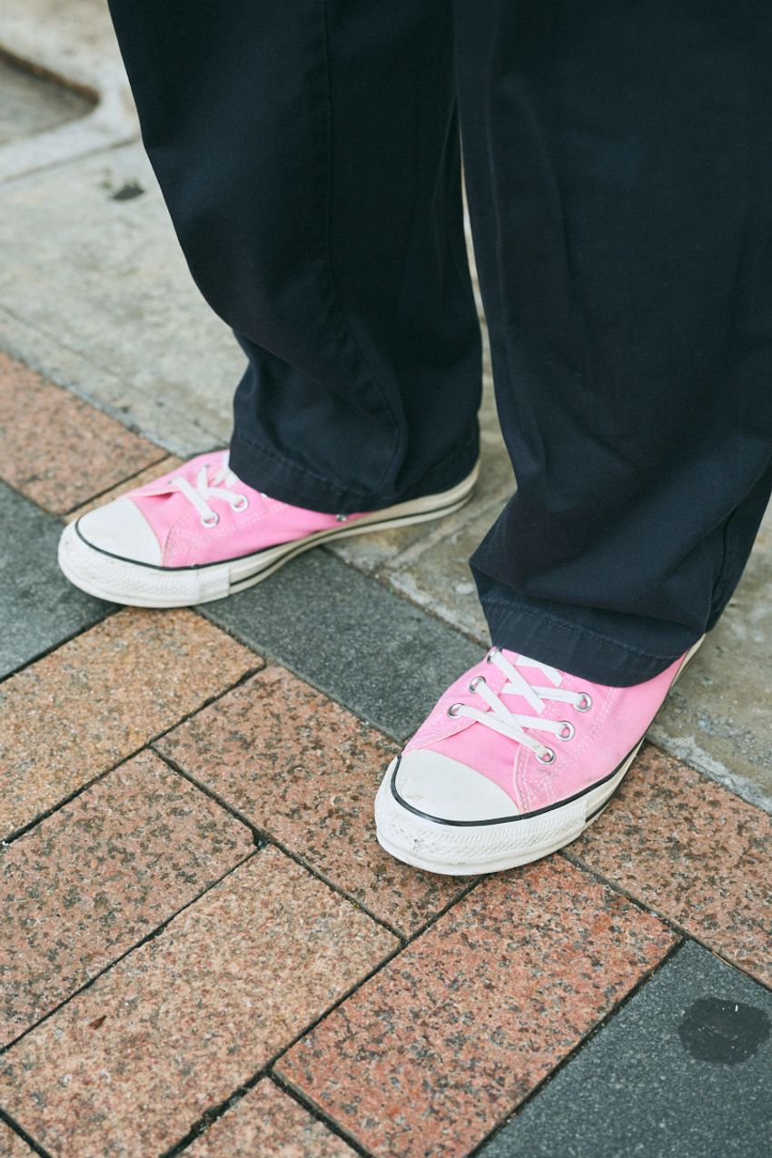 「やっぱり青が好き！」十人十色の“大人のブルーコーデ”3選を街角スナップで - 4枚目の画像