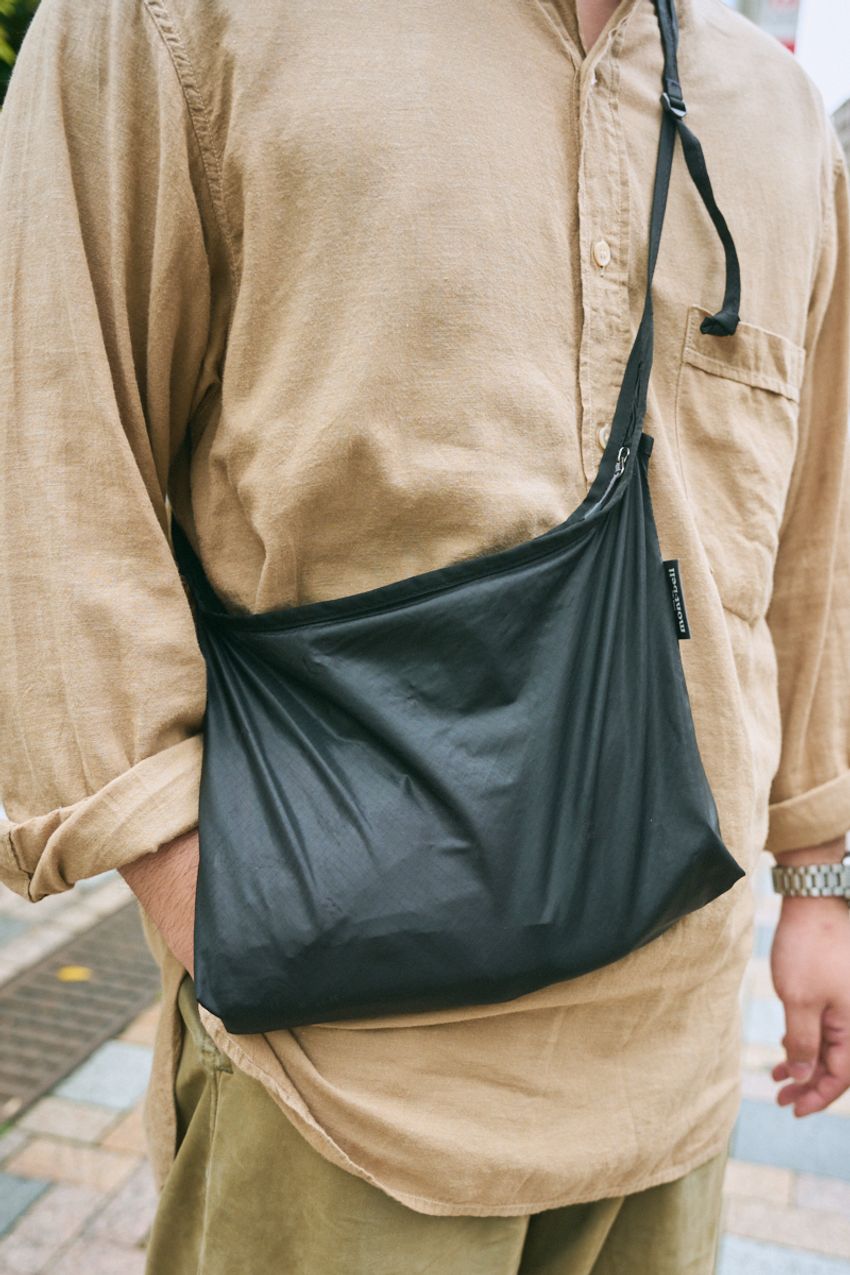 「ミニバッグはモンベル派」な洒落者たち！愛用モデルと取り入れ方をスナップで - 7枚目の画像