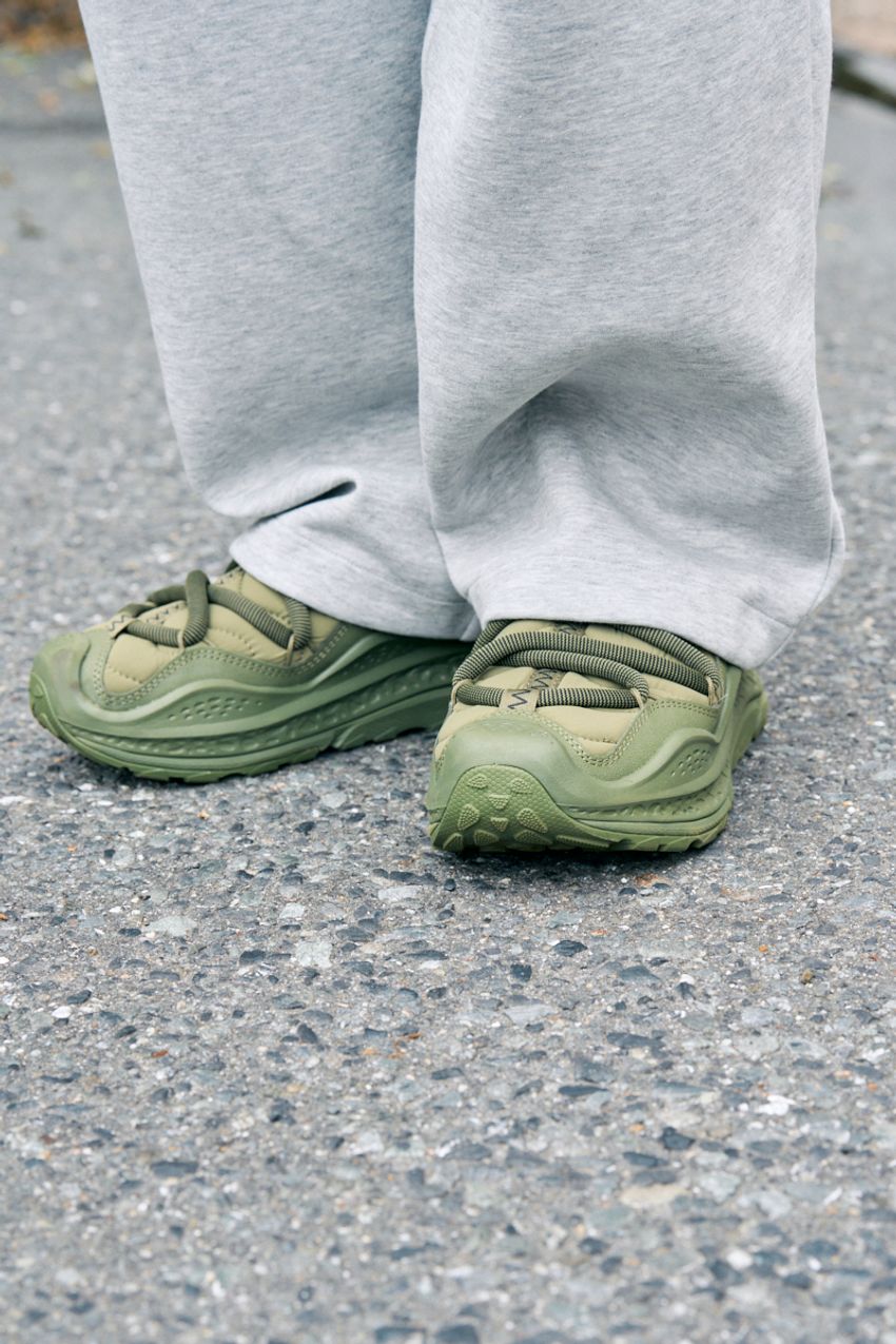 街の洒落者が取り入れた「ユニクロ：シー」のパンツ3選！スウェット、ワイドパンツetc. - 3枚目の画像