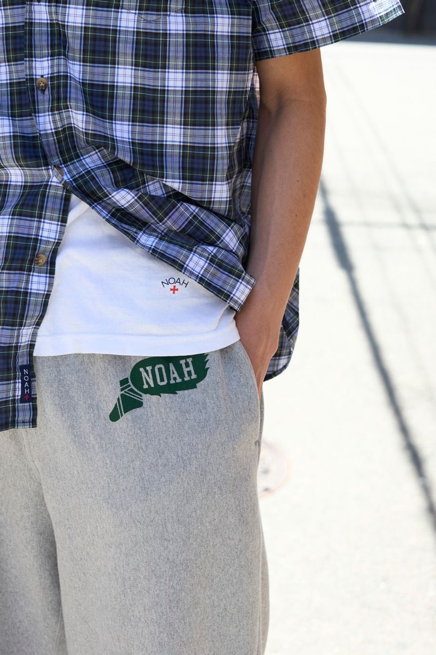 初夏もはきたいスウェットパンツ。大人っぽく見せるポイントは「シャツ合わせ」だった！ - 3枚目の画像